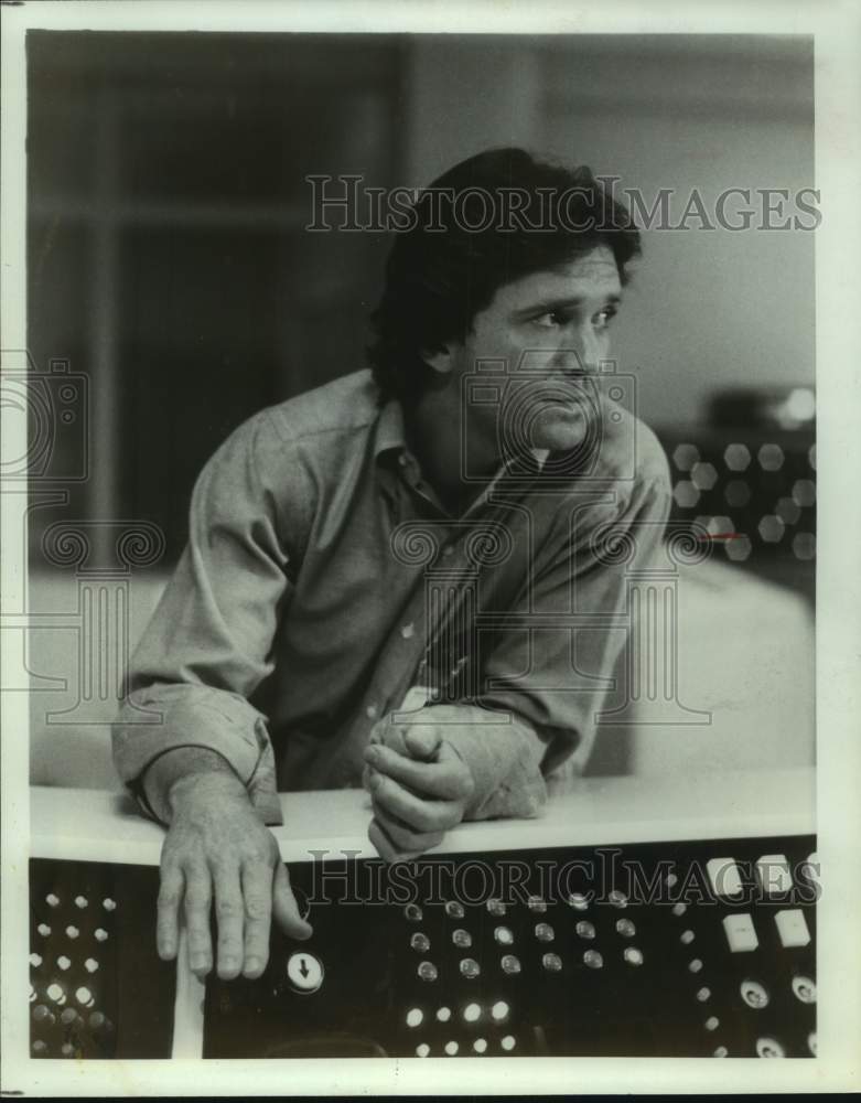 1983 Press Photo Tom Mason stars in The Aliens are Coming, on NBC. - sap15234- Historic Images