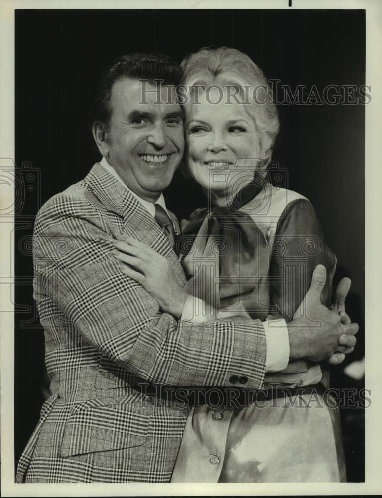 Press Photo Dennis James, American television personality. - sap15369