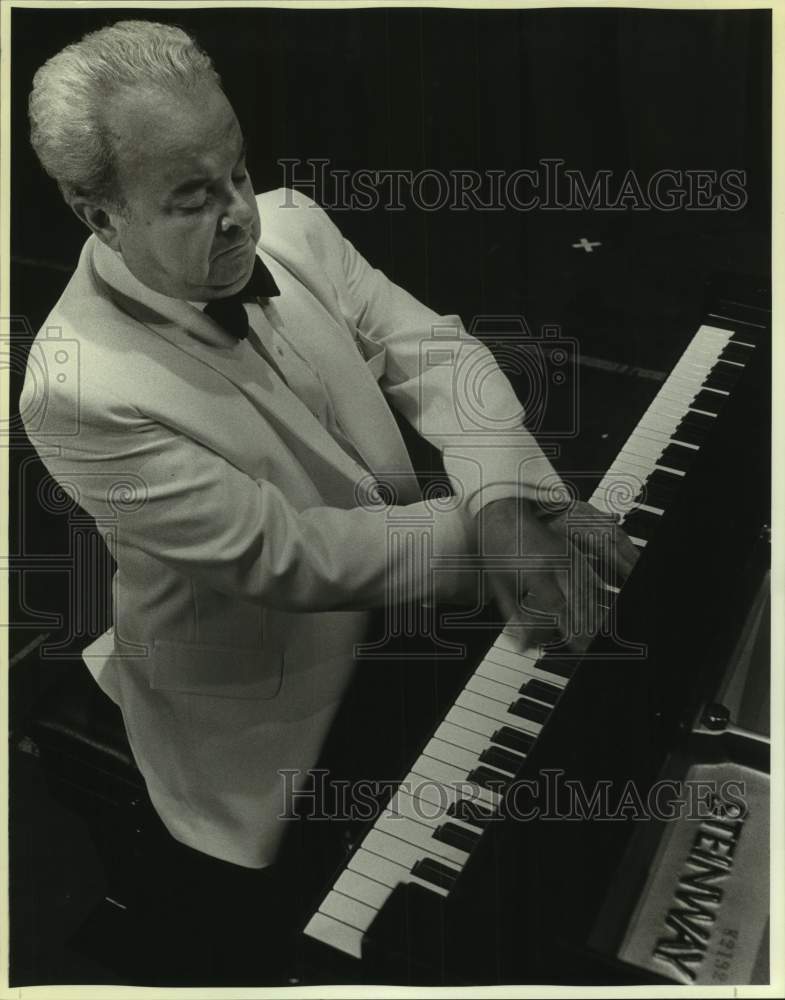 1985 Press Photo Alfonso Montecino, Keyboard Player at Beethoven Hall- Historic Images