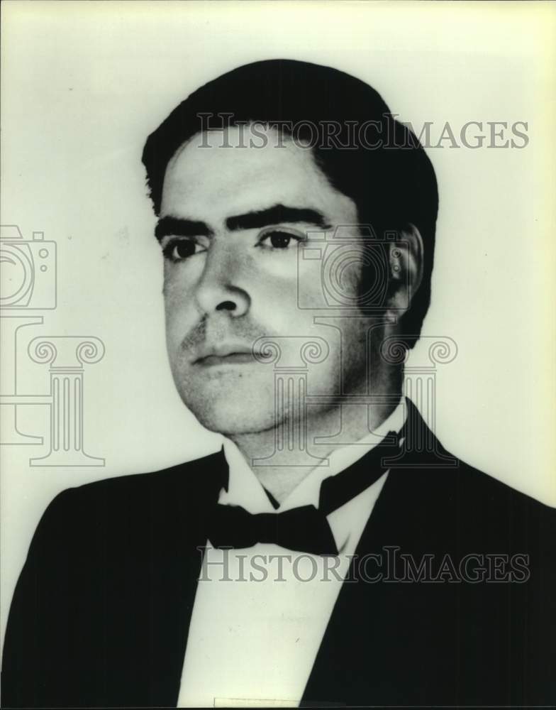 1995 Press Photo Tenor Singer Julio Julian - sap15684- Historic Images