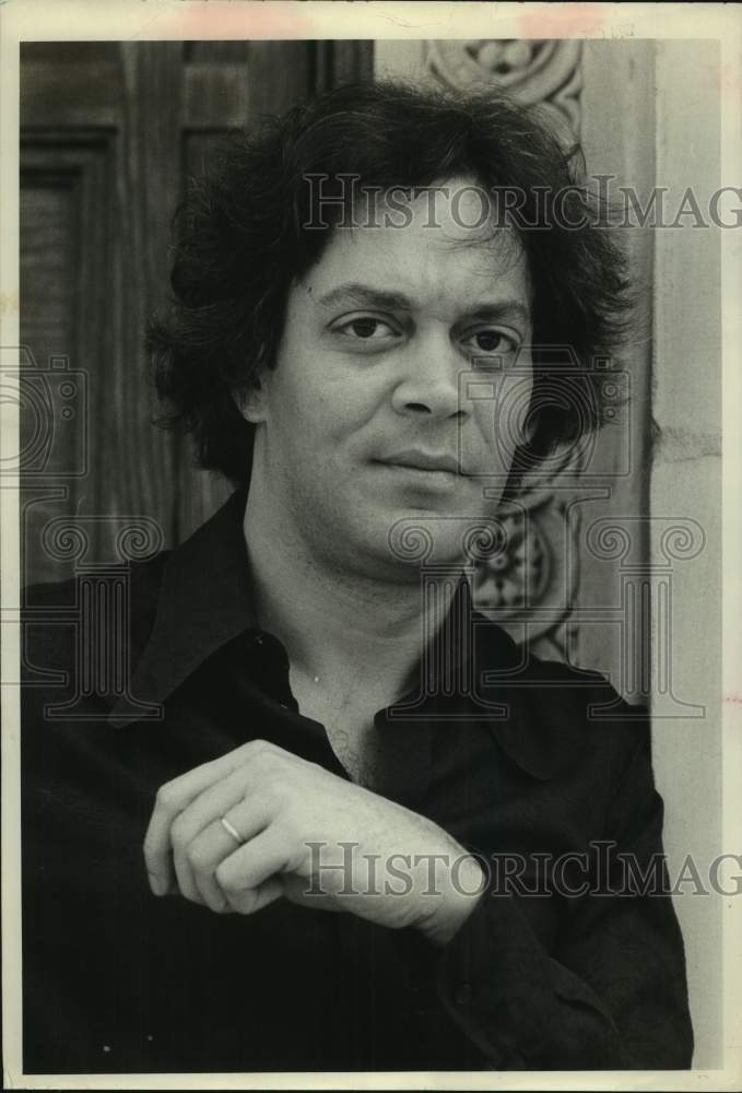 1978 Press Photo Actor Raul Julia in closeup - sap15690- Historic Images