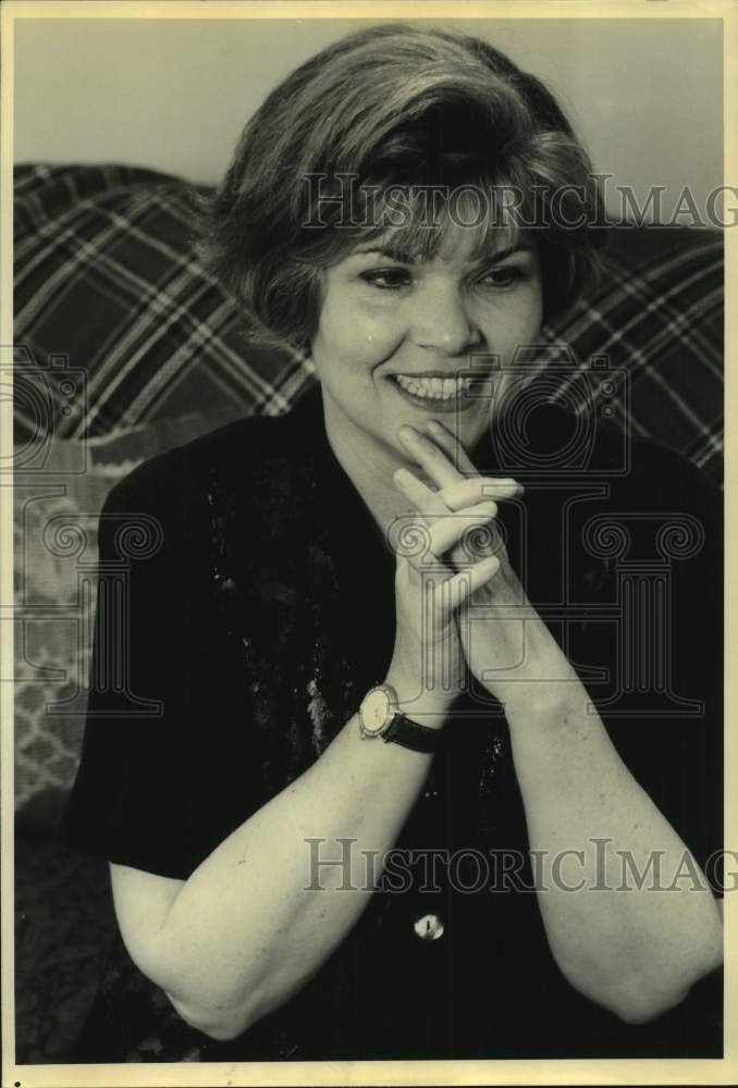 1993 Press Photo Actress Debra Monk in New York Apartment - sap15785- Historic Images