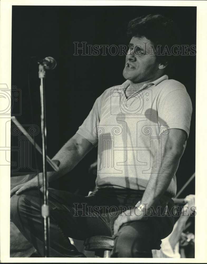 1983 Press Photo Comedian Vernon Hartman at Majestic Theater - sap15868- Historic Images