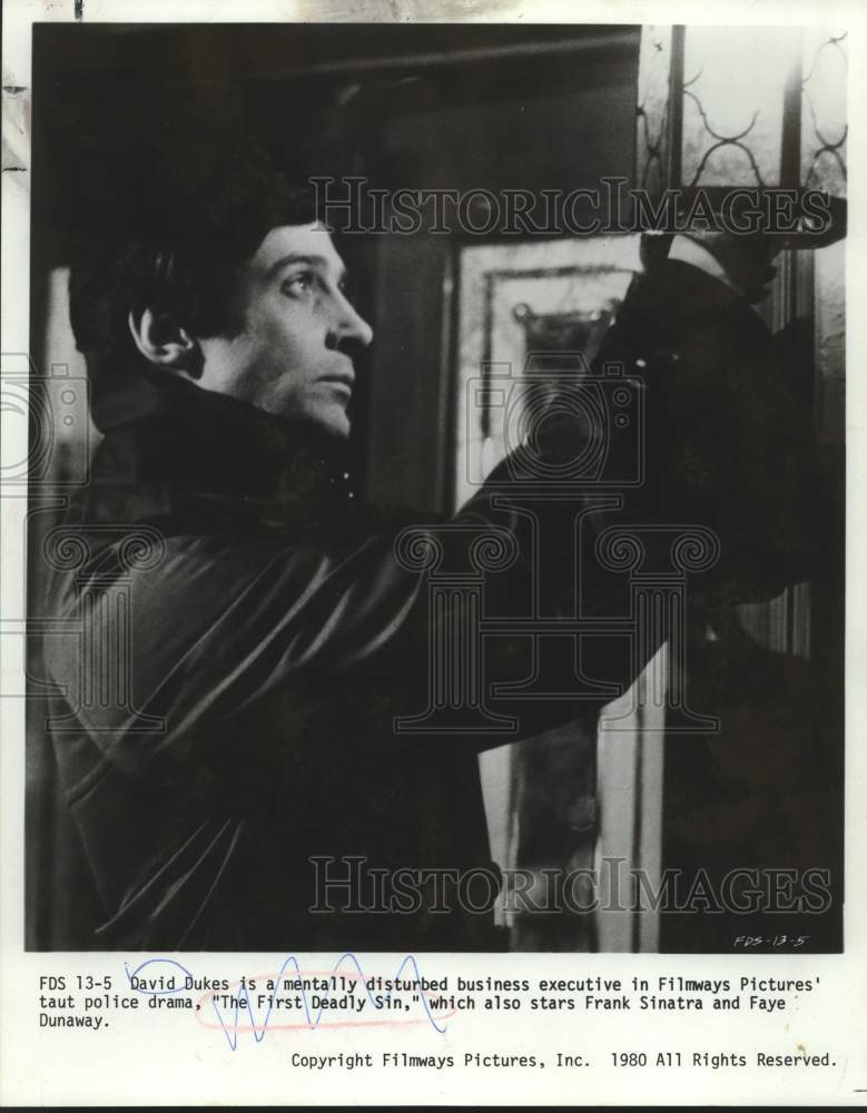 1980 Press Photo Actor David Dukes in &quot;The First Deadly Sin&quot; movie scene- Historic Images