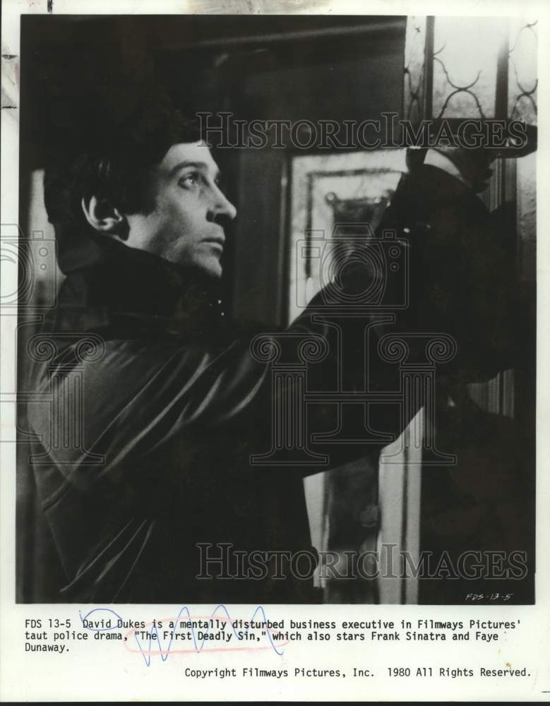 1980 Press Photo Actor David Dukes in "The First Deadly Sin" movie scene- Historic Images
