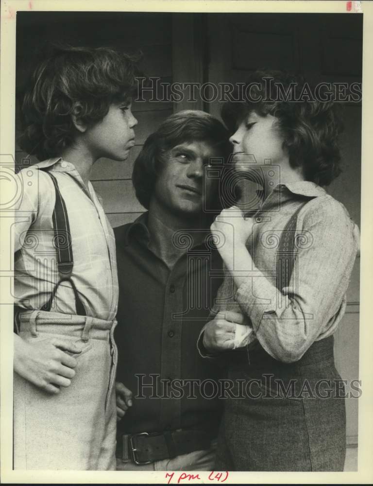 1981 Press Photo Dean Butler and Rossie Harris on Little House on the Prairie.- Historic Images