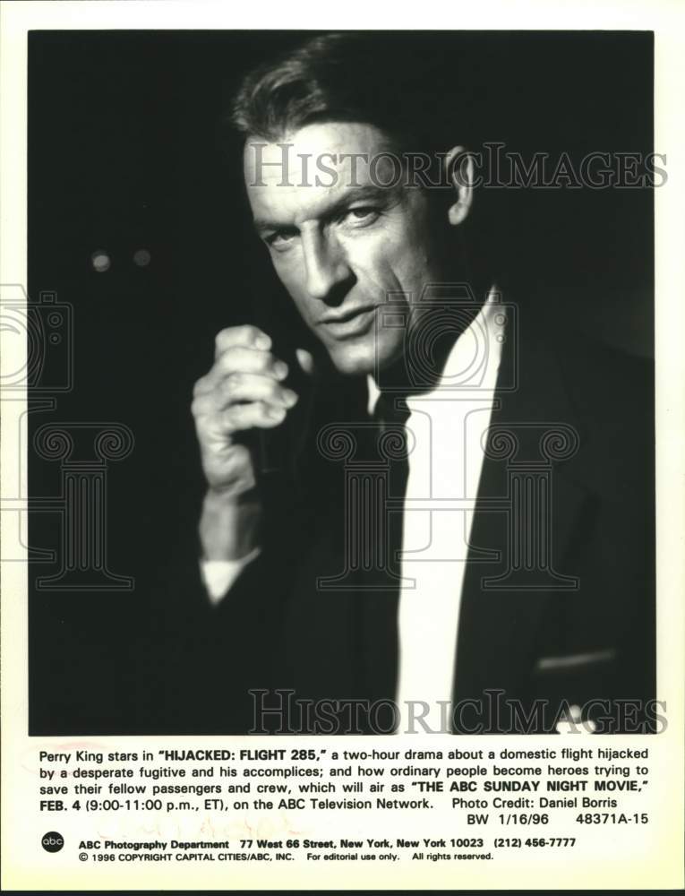 1996 Press Photo Actor Perry king in "Hijacked: Flight 285" on ABC Television- Historic Images