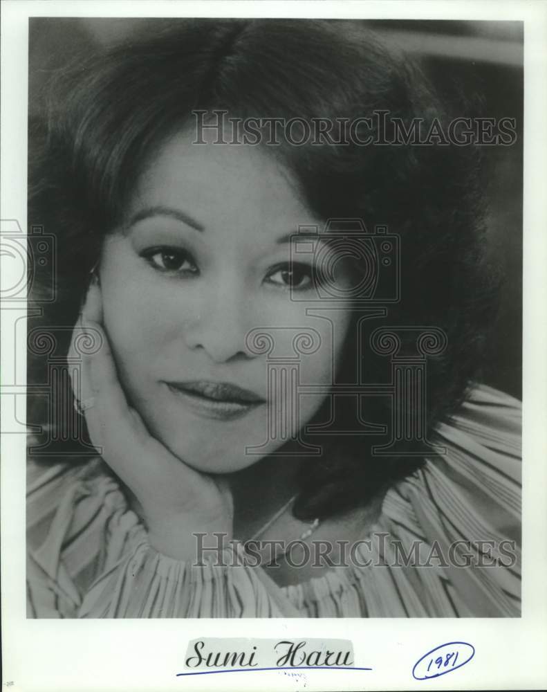 1981 Press Photo Sumi Haru, Los Angeles KTLA Producer/Moderator - sap16622- Historic Images