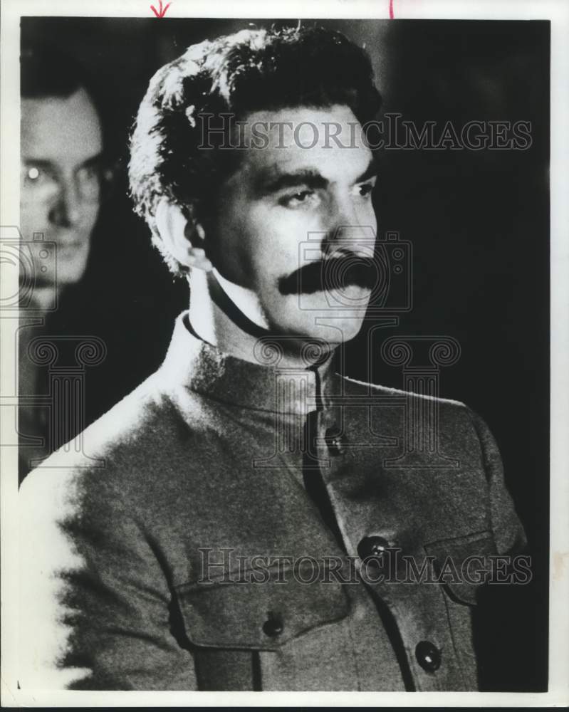1978 Press Photo Actor Charles Keating in "Thank You Comrades" on PBS Television- Historic Images