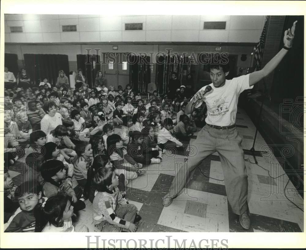 1988 Press Photo Rudi Harst, Consummate Music Man at Wilshire Elementary School- Historic Images