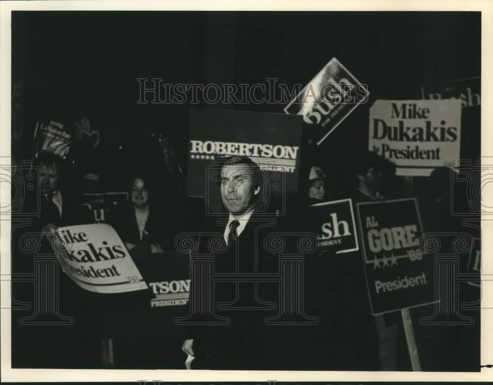 1988 Press Photo NBC News Correspondent Dennis Murphy on Decision &#39;88.- Historic Images