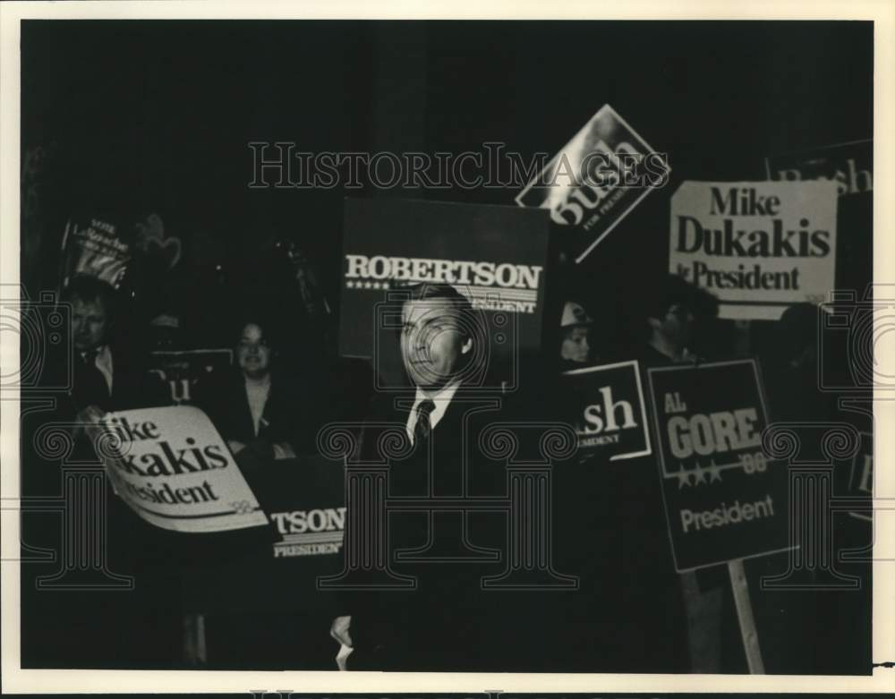 1988 Press Photo NBC News Correspondent Dennis Murphy on Decision '88.- Historic Images