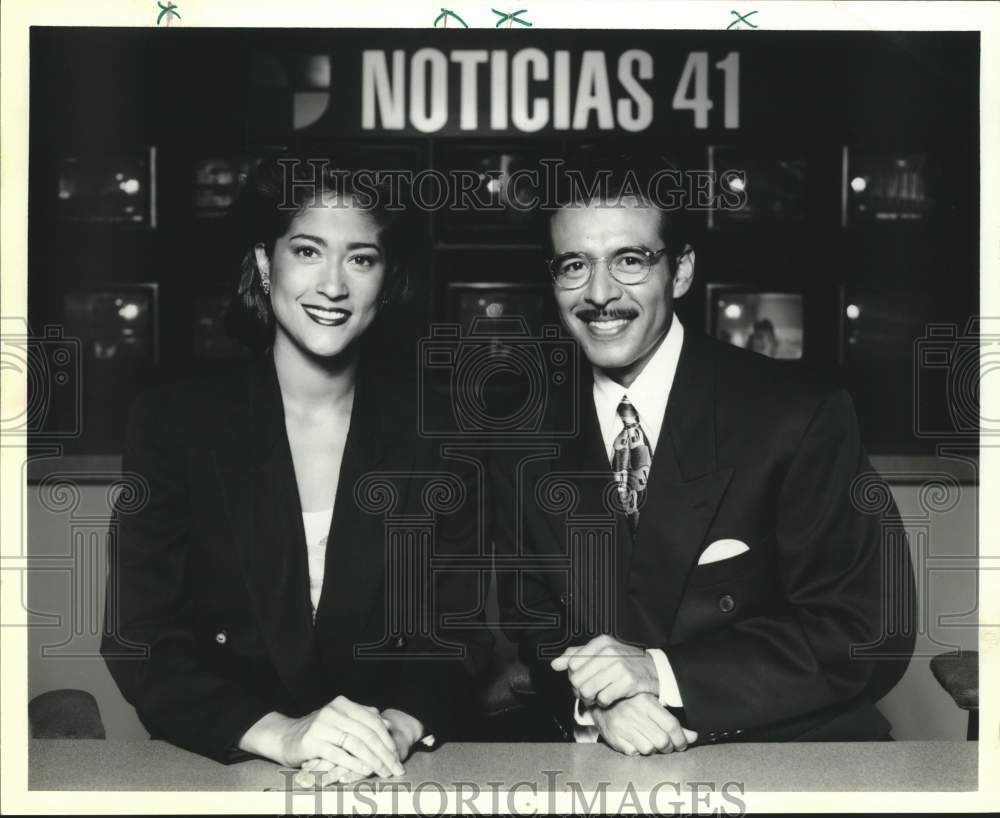 1995 Press Photo Sarah Lucero and Antonio Guillen, anchors on Noticias 41.- Historic Images