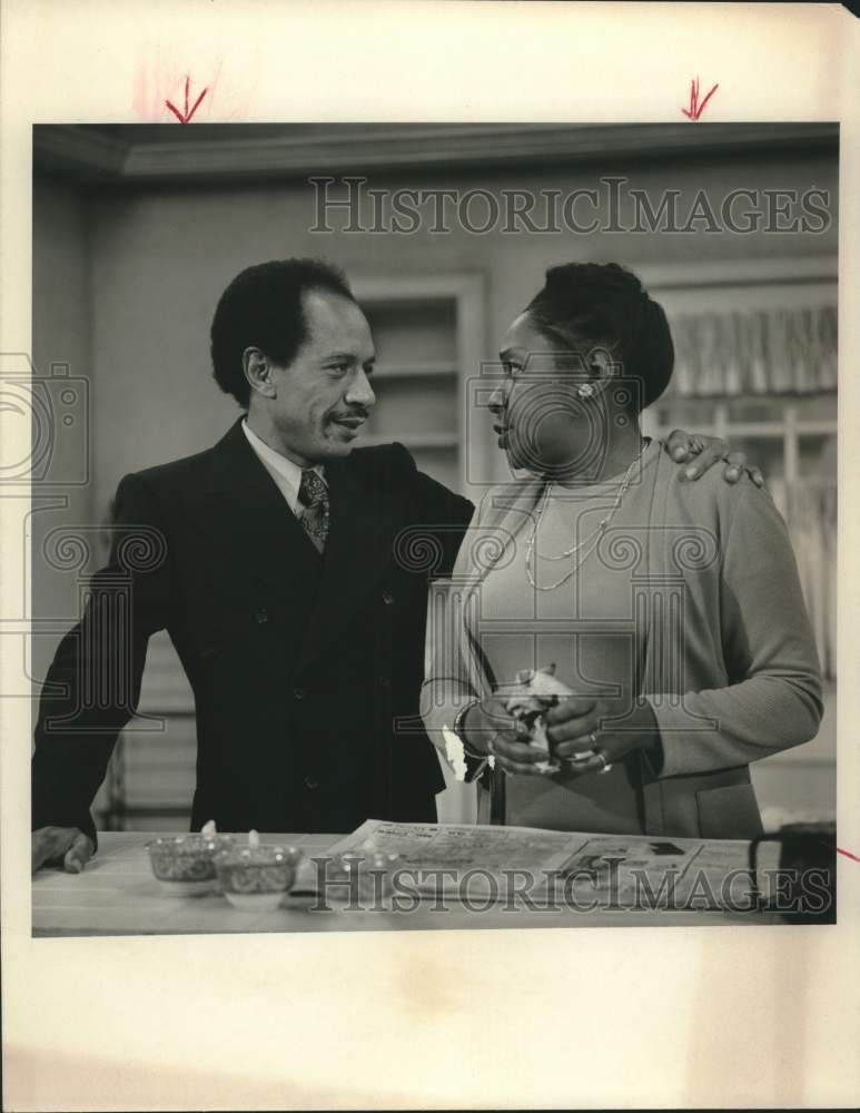 1975 Press Photo Actors Sherman Hemsley and Isabel Sanford in show scene- Historic Images