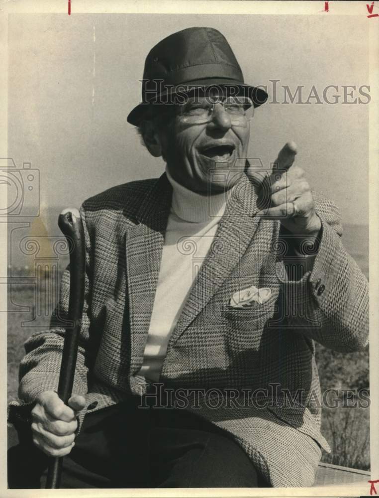 1979 Press Photo George Cukor directs &quot;The Coin is Green&quot; movie - sap17405- Historic Images