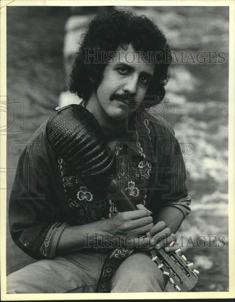 1982 Press Photo Ben Tavera King, Latin American musician and songwriter.- Historic Images