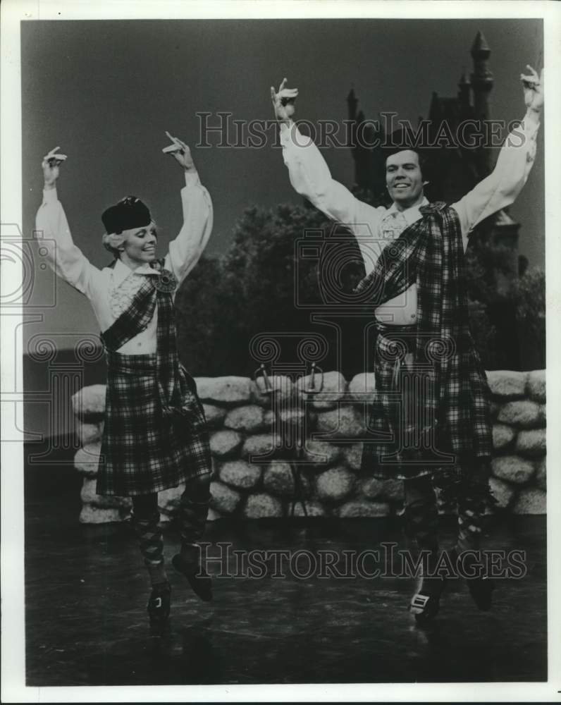 1978 Press Photo Cissy King and Bobby Burgess on Lawrence Welk Program Dancing- Historic Images