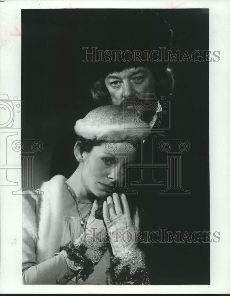 1981 Press Photo Actors Jeremy Kemp, Anna Calder-Marshall in &quot;The Winter&#39;s Tale&quot;- Historic Images