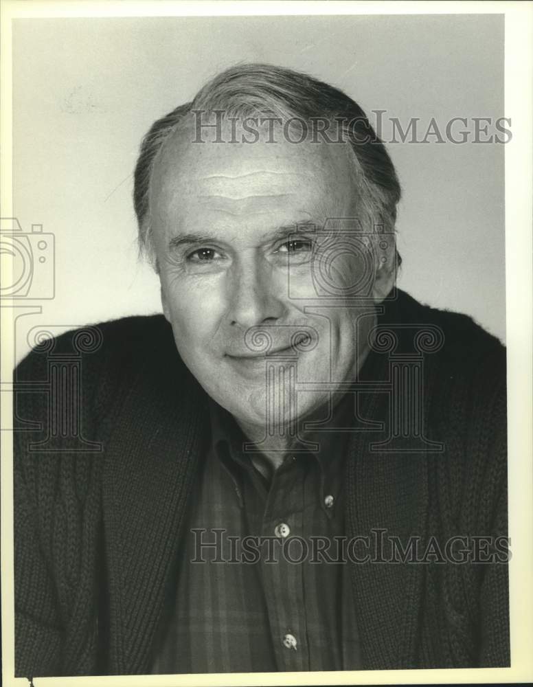 1987 Press Photo Actor Richard Kiley staring in &quot;A Year In The Life&quot; - sap18042- Historic Images