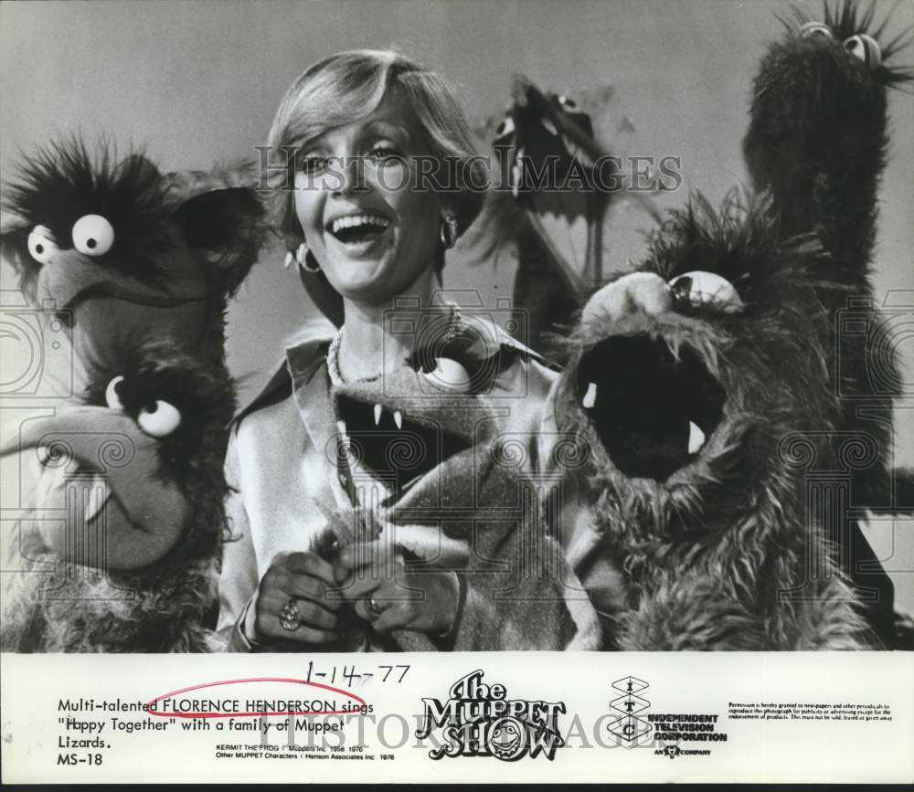 1976 Press Photo Actress Florence Henderson on The Muppet Show with Muppets- Historic Images