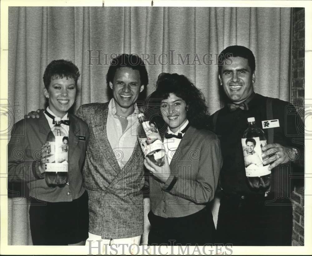 1988 Press Photo Radio Good Time Music Attendees with Rey Feo Sonny Melendrez- Historic Images