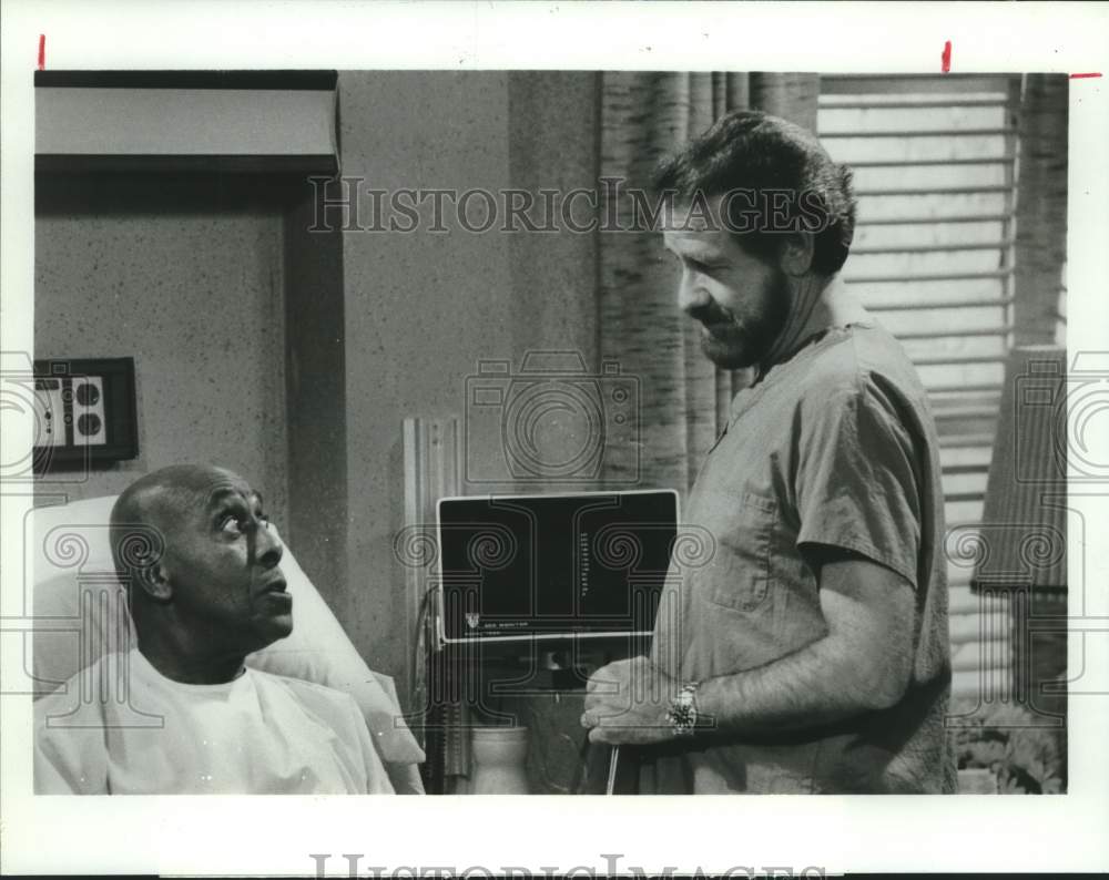 1982 Press Photo Entertainer Scatman Crothers and Co-Star on &quot;It Takes Two&quot;- Historic Images