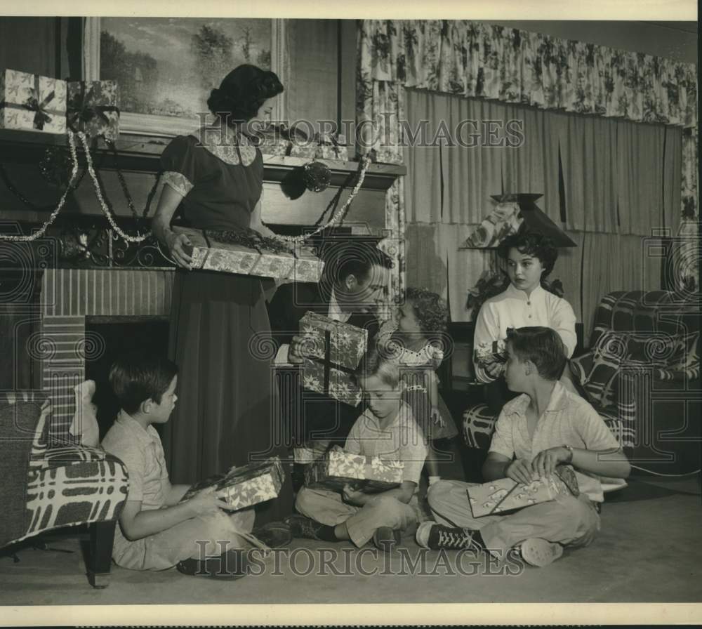 1953 Press Photo Bob Crosby with Wife and Children on the "Bob Crosby Show"