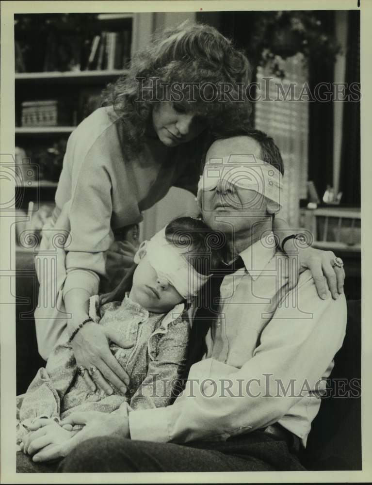 1983 Press Photo Actress Swoosie Kurtz with co-stars in &quot;Love, Sidney&quot; on NBC-TV- Historic Images