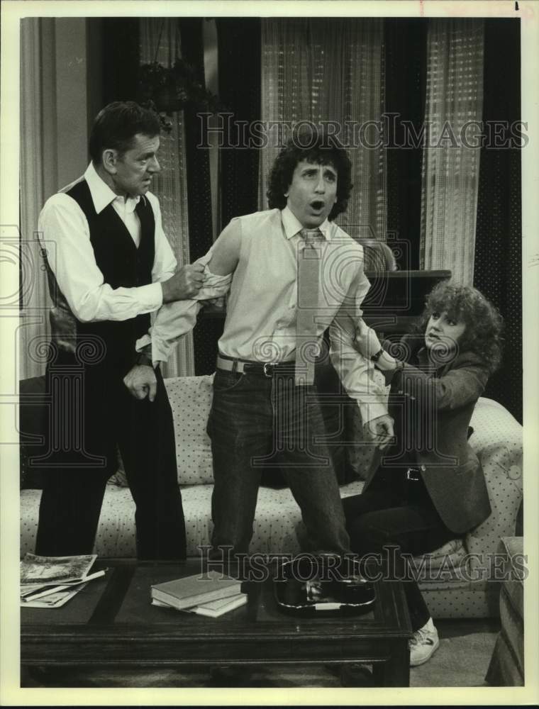 1983 Press Photo Actress Swoosie Kurtz with Actors on "Love, Sidney" on NBC-TV- Historic Images