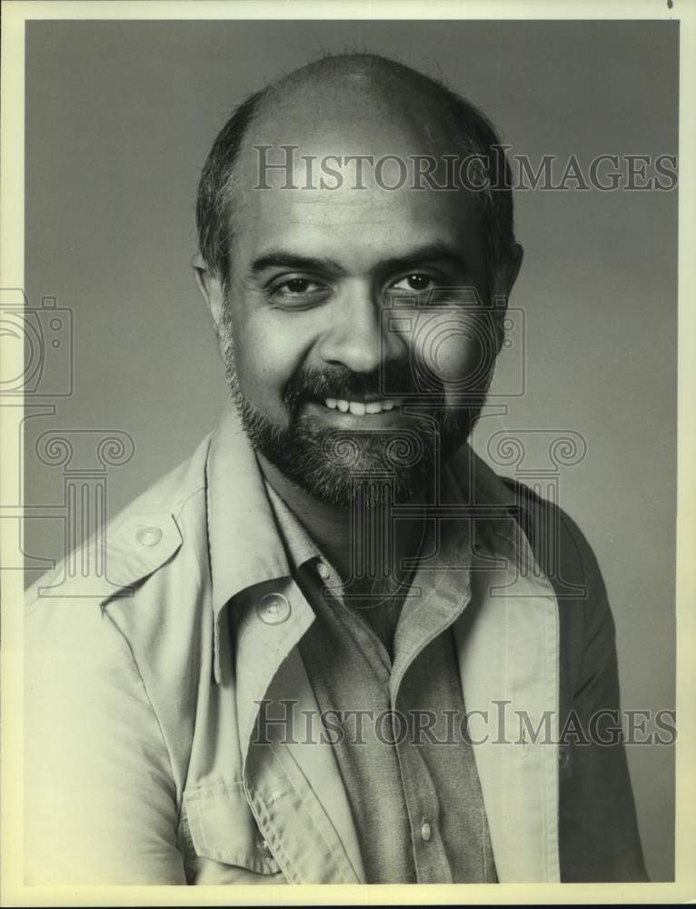 1983 Press Photo Waris Hussein, Director of "Princess Daisy" on NBC-TV- Historic Images