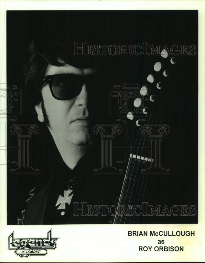 1998 Press Photo Brian McCullogh as Roy Orbison in &quot;Legends in Concert&quot;- Historic Images