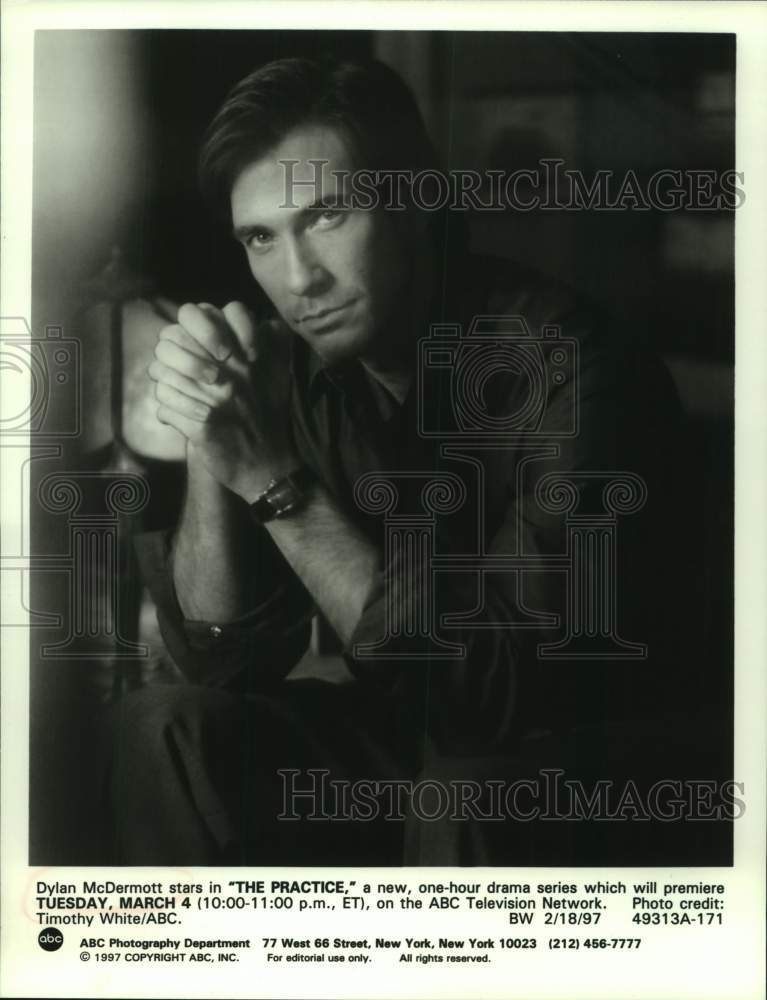 1997 Press Photo Actor Dylan McDermott stars in "The Practice" on ABC Television- Historic Images
