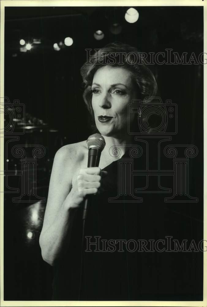 1992 Press Photo Singer Mary Cleere Haran at Rainbow and Stars in New York- Historic Images