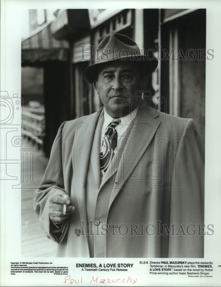 1989 Press Photo Paul Mazursky in scene from &quot;Enemies, A Love Story&quot; - sap19383- Historic Images