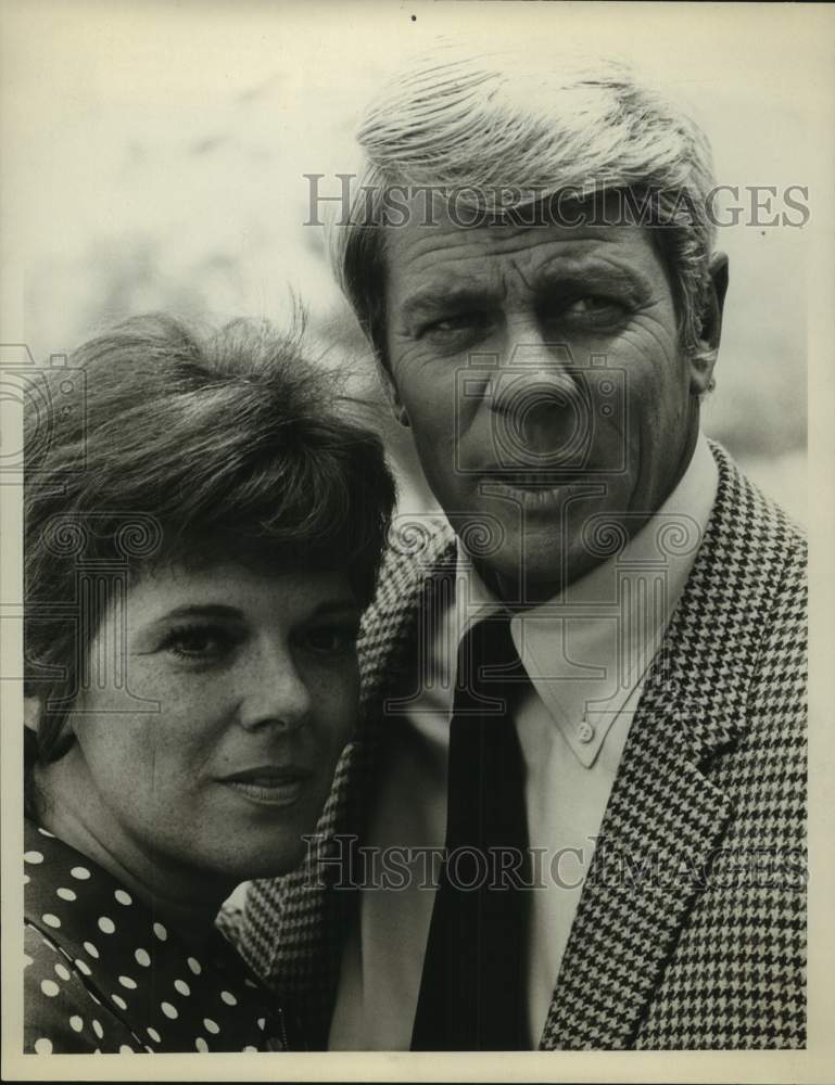 1971 Press Photo Actor Peter Graves with Actress in closeup - sap19503- Historic Images