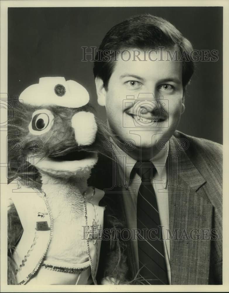 1998 Press Photo Actor and Director Joseph Libby with Sagebrush Puppet- Historic Images