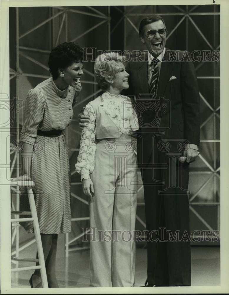 1982 Press Photo Ventriloquist Shari Lewis with Hosts on &quot;Fantasy&quot; Show on NBC- Historic Images