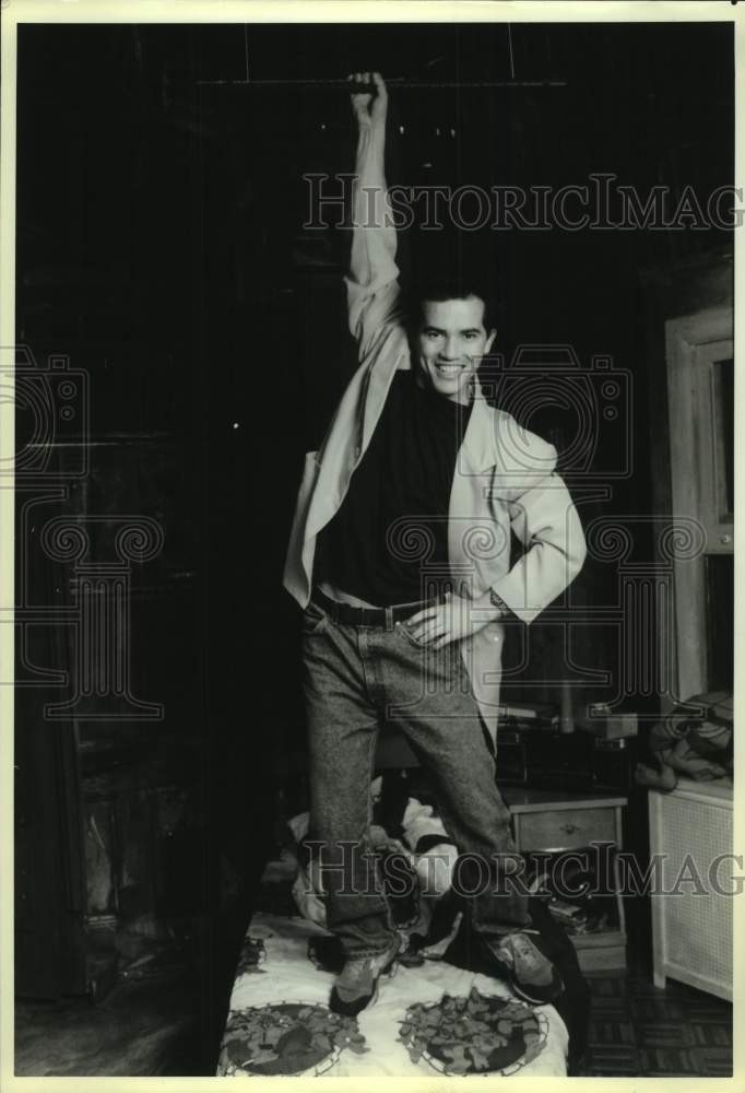 1997 Press Photo Actor John Leguizamo on stage at New York's Westside Theater- Historic Images
