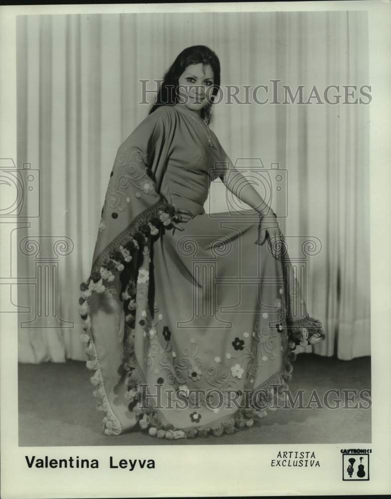 1975 Press Photo Valentina Leyva, Singer - sap19606- Historic Images