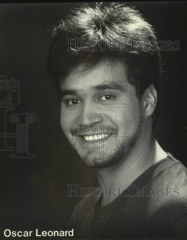 1988 Press Photo Oscar Gonzales, Lead Singer for "Oscar Leonard y La Mafia"- Historic Images