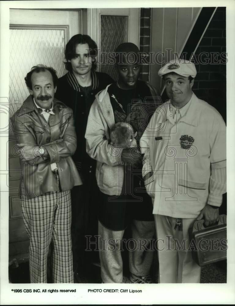 1995 Press Photo Actor Robert Sean Leonard with Co-Stars in Scene - sap19621- Historic Images