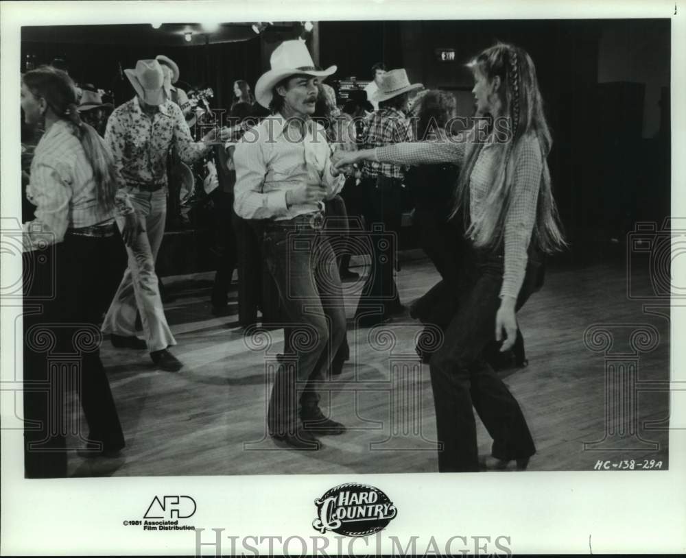 1981 Press Photo Actor Jan-Michael Vincent with co-stars in Hard Country- Historic Images