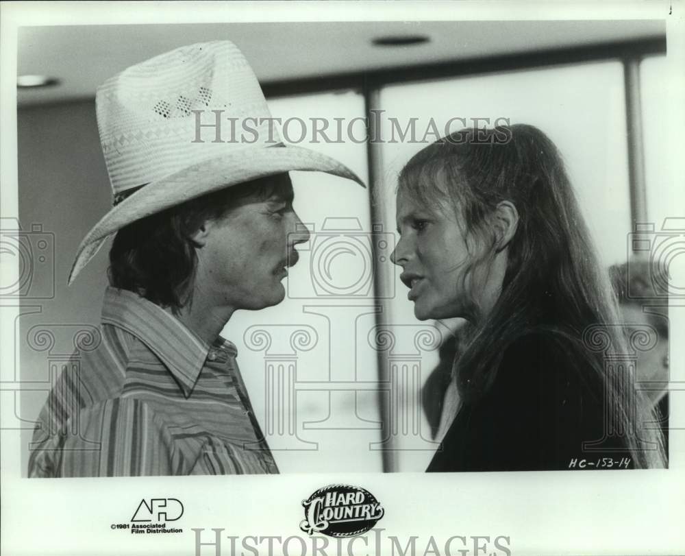 1981 Press Photo Actors Jan-Michael Vincent, Kim Basinger in &quot;Hard Country&quot;- Historic Images