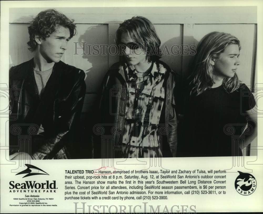 2000 Press Photo Isaac, Taylor & Zachry of Hanson perform at Sea World.- Historic Images