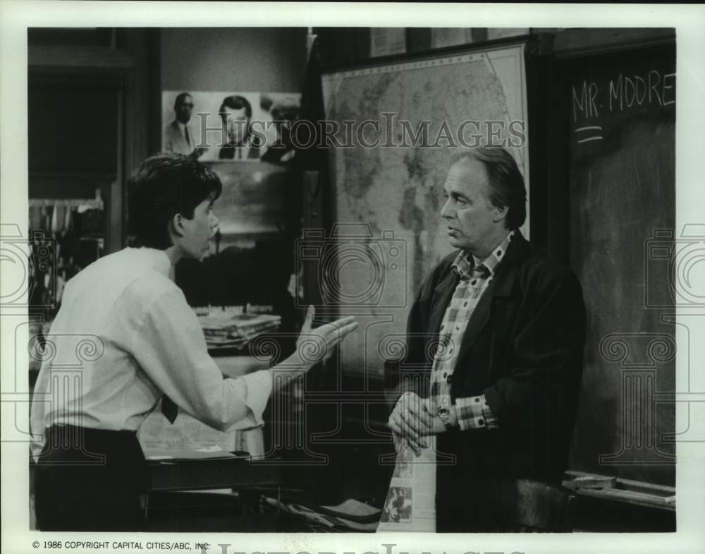 1986 Press Photo Actors Jory Husain, Howard Hesseman in "Head of the Class"- Historic Images