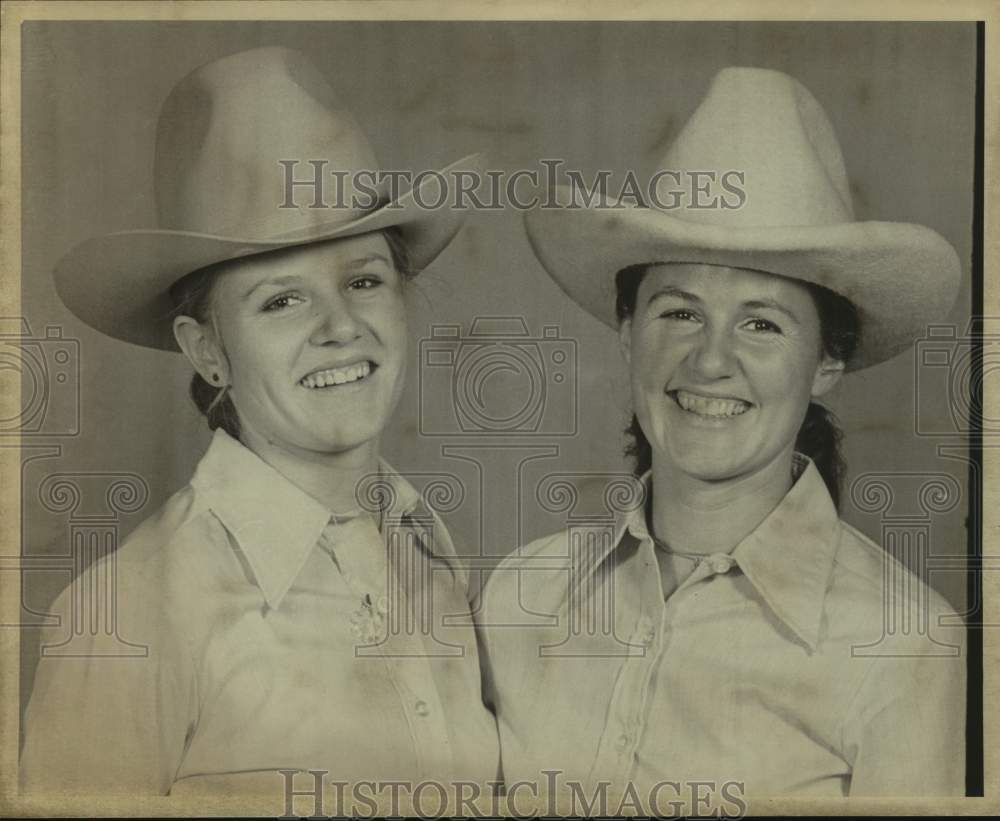 1978 Press Photo Rodeo Announcer Pete Logan's daughters Adrianne and Leslie- Historic Images