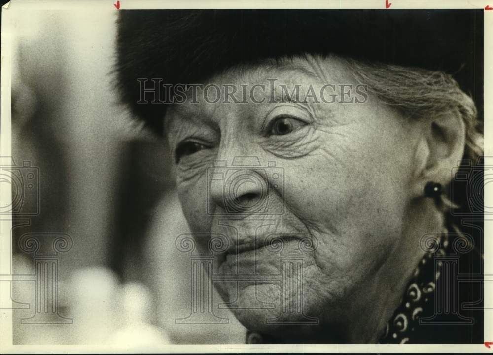 1975 Press Photo Eva Le Gallienne, Actress in New York City for Broadway Show- Historic Images
