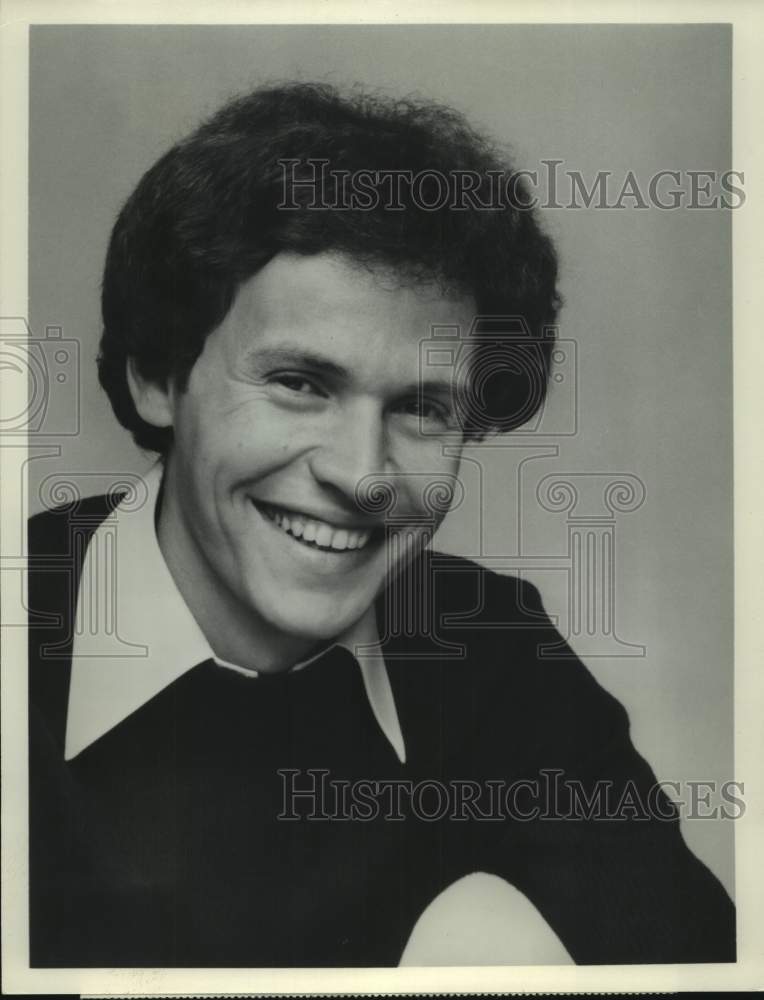 1977 Press Photo Actor Billy Crystal in "Soap" on ABC Television - sap20174- Historic Images