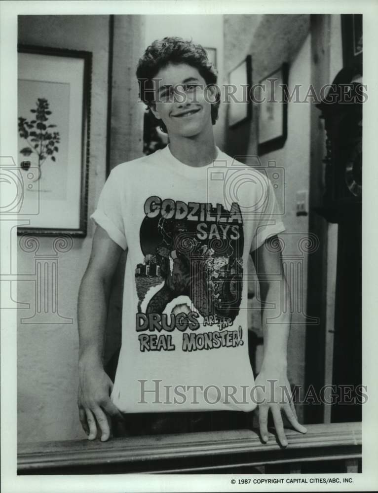 1987 Press Photo Actor Kirk Cameron in Television's "Growing Pains" Scene- Historic Images