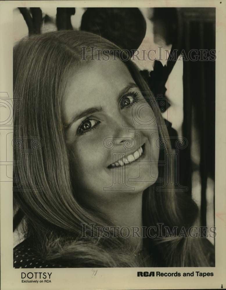 1975 Press Photo Dottsy, Entertainer - sap20230- Historic Images